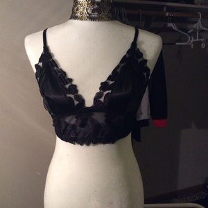 NWOT Victoria secret latest lace bralette